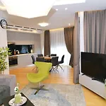 Apartments In Villa Ziza, Rooftop Swimming Pool