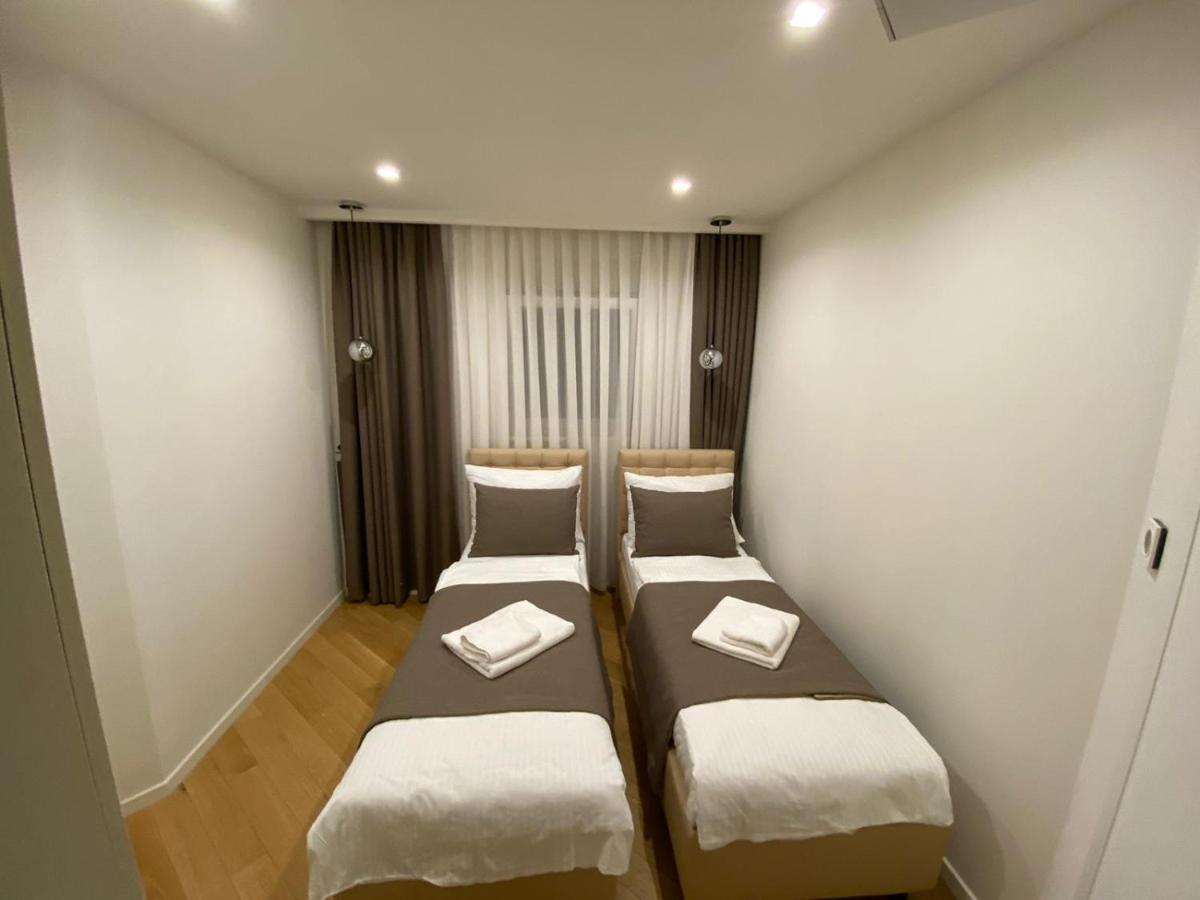 In Ziza, Rooftop Swimming Pool Apartma
