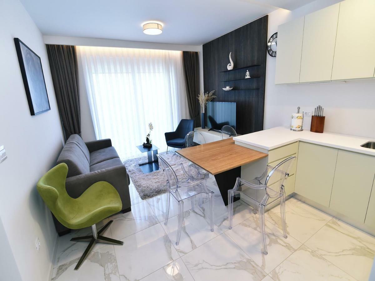 Apartma In Ziza, Rooftop Swimming Pool