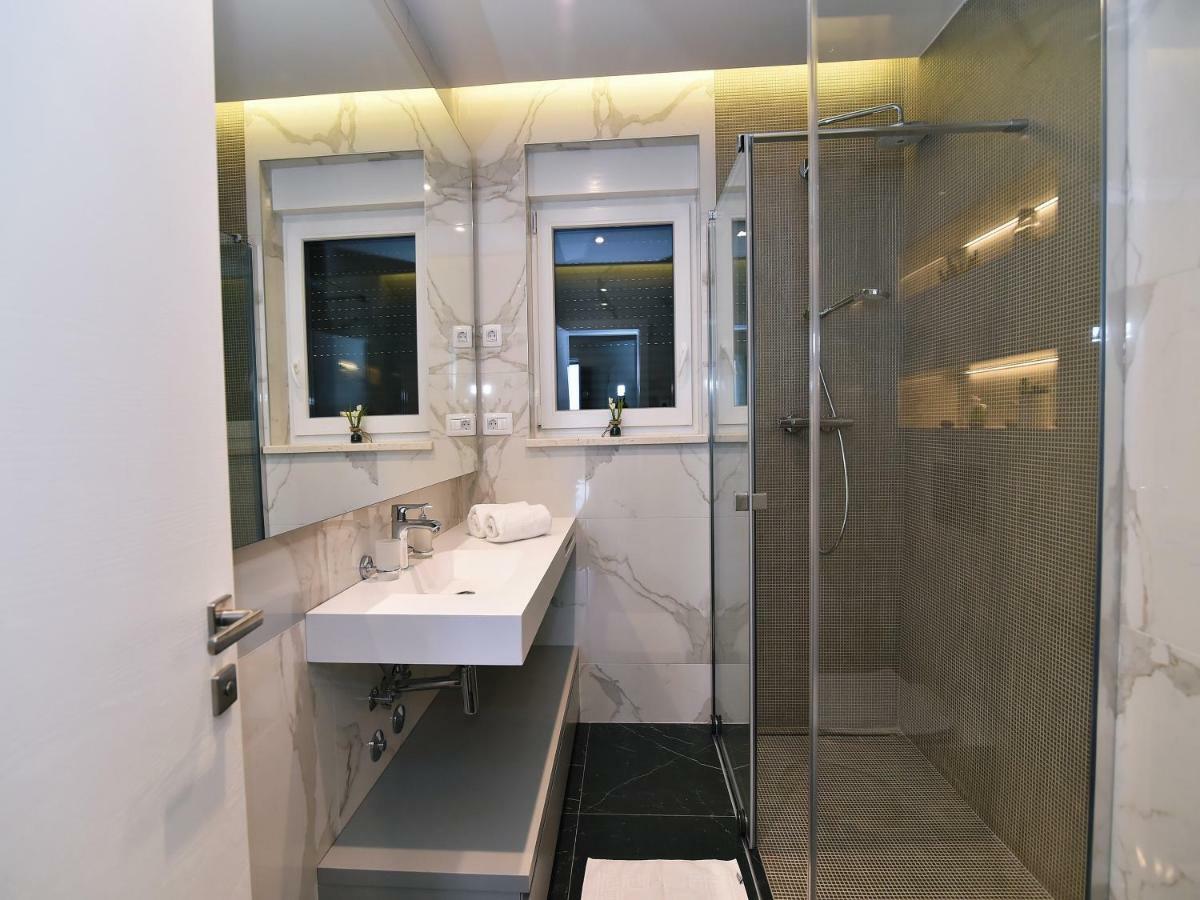 Apartma In Ziza, Rooftop Swimming Pool *