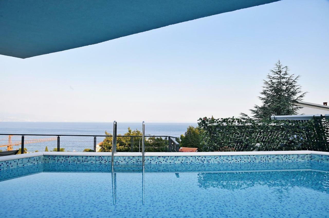 In Ziza, Rooftop Swimming Pool Apartma