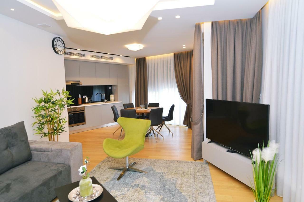 In Ziza, Rooftop Swimming Pool Apartma *
