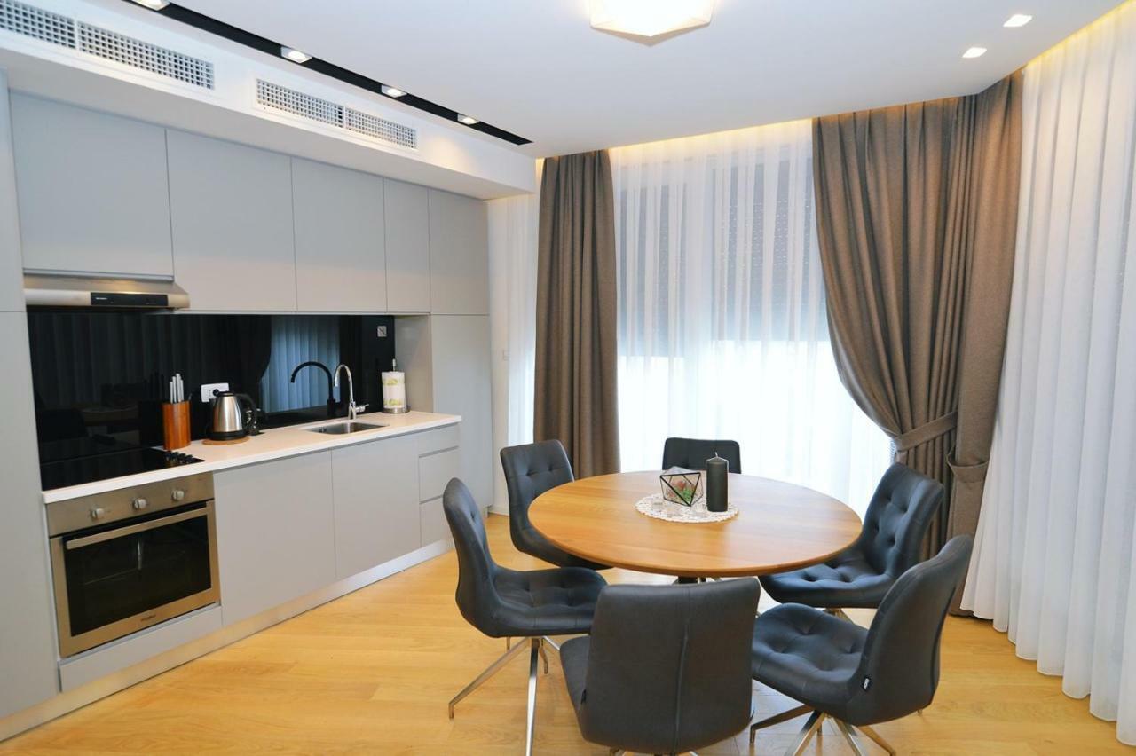 In Ziza, Rooftop Swimming Pool Apartma