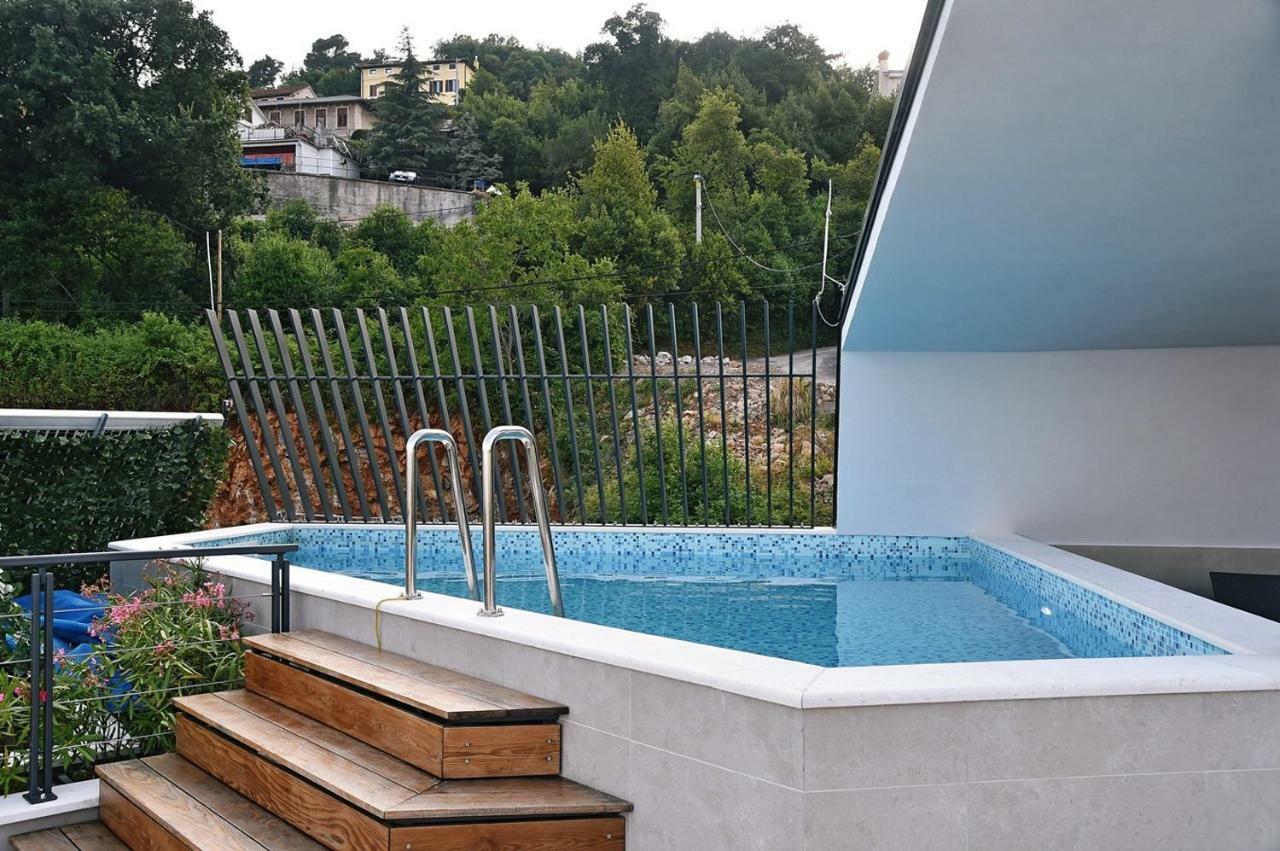 In Ziza, Rooftop Swimming Pool Apartma