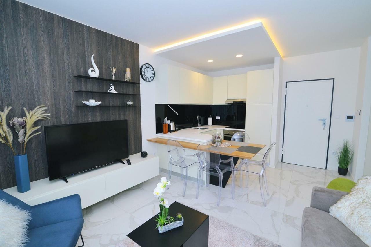 Apartma In Ziza, Rooftop Swimming Pool *